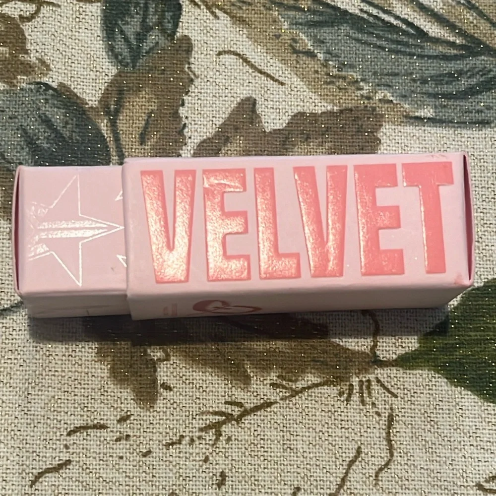 JEFFREE STAR Velvet Trap Matte Lipstick - DOMINATRIX *NIB*